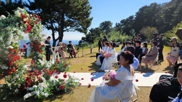 ‘웨딩·휴양섬’지심도_15일황혼부부리마인드웨딩(4) ‘웨딩·휴양섬’지심도_15일황혼부부리마인드웨딩(4).jpg