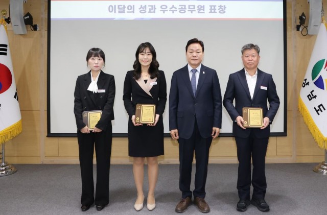 우수공무원시상-왼쪽부터노지선주무관_이영미주무관_김동환사무관 우수공무원시상-왼쪽부터노지선주무관_이영미주무관_김동환사무관.jpg