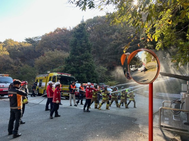 관련사진(거제시， 유관기관 합동 산불 진화훈련 실시).jpg