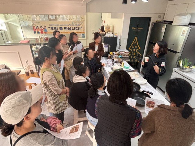 관련사진(거제여성새로일하기센터， 우리 좀 만납시다 두 번째 프로그램 마무리).jpg