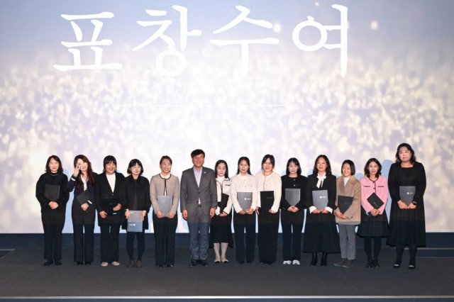 관련사진(거제시 보육교직원 힐링의 밤 행사 개최) (1).jpg