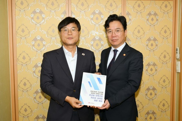 11-3 11-3. 보도사진(변광용 거제시장, 김영훈 고용노동부 장관 면담).JPG