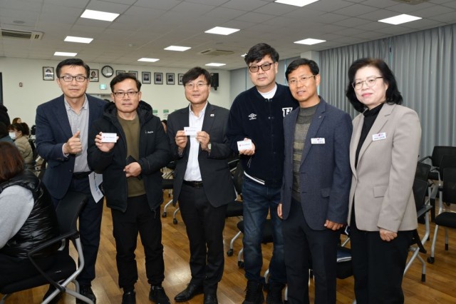 7-2. 보도사진(거제시장 변광용 민생회복지원금 현장점검 실시) (4).jpg