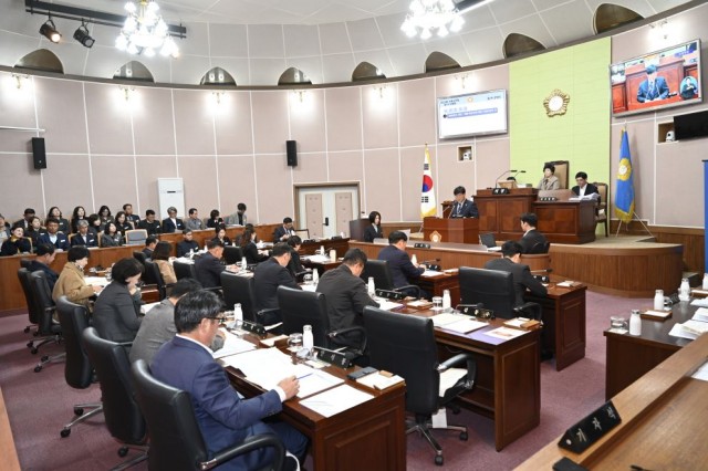 10-4. 보도사진(변광용 거제시장  제259회 거제시의회 제2차 정례회 시정연설).jpg