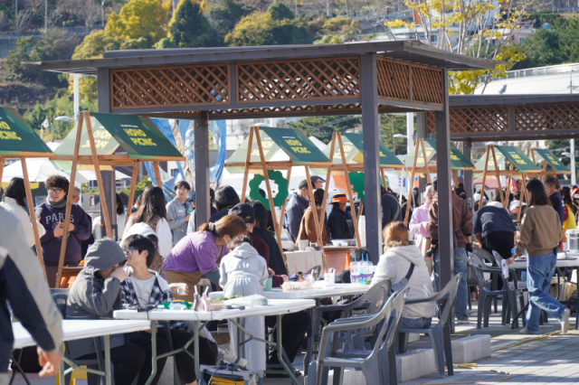 18-7. 보도사진(장승포 수변공원에서 열린‘호호피크닉’성황리 종료).png