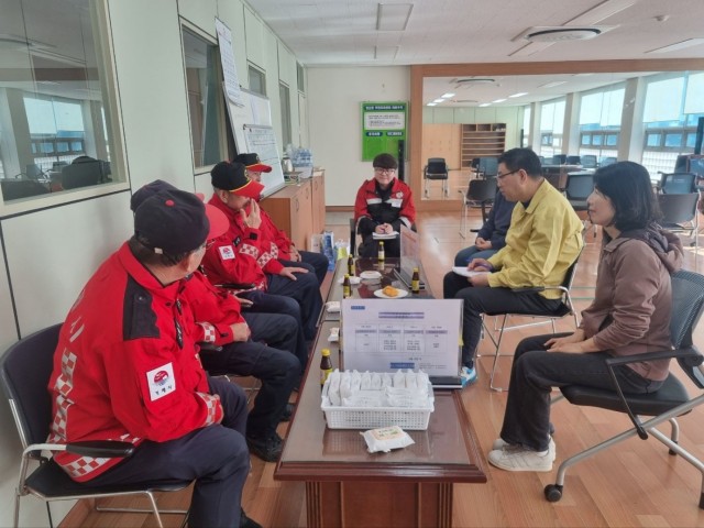 3-3 3-3. 보도자료 사진 2(거제시, 부시장과 함께하는 산불예방 현장 확인).jpg