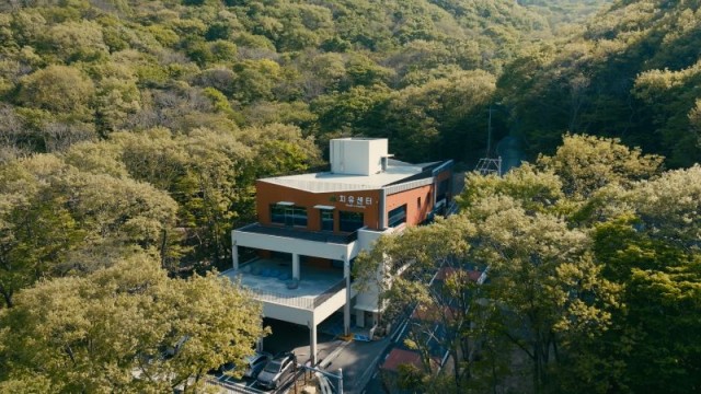 6-2 6-2. 거제 치유의 숲「숲속 힐링 요가 싱잉볼로 채우는 따뜻한 하루」 행사 사진 1.jpg