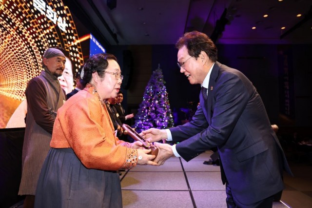 경상남도문화상시상식(1) 경상남도문화상시상식(1).jpg