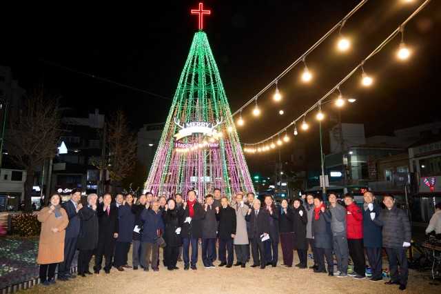 12 12. 9. - 통영시, 크리스마스 성탄트리 점등식 개최 1.jpg