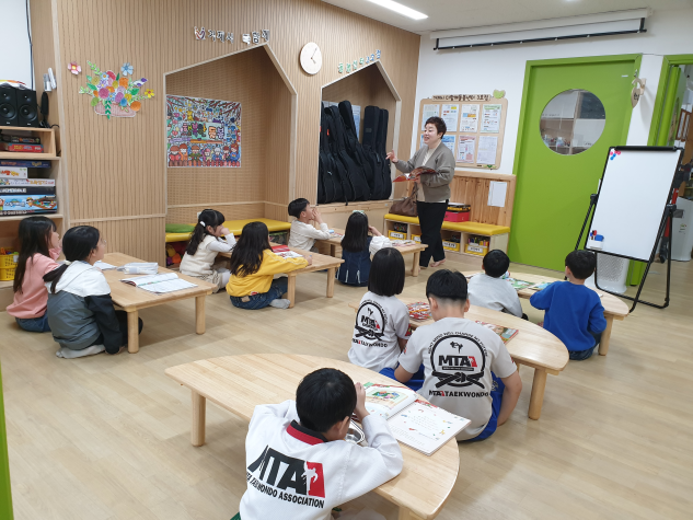 관련사진(2025년 결혼이민자 강사 파견 외국어 교육 사업, 성공적 마무리) 관련사진(2025년 결혼이민자 강사 파견 외국어 교육 사업, 성공적 마무리).png