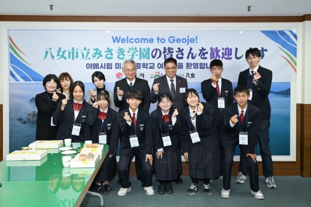 17-2 17-2. 사진1(일본 야메시 학생 교류단 거제시 방문).jpg