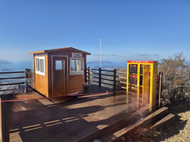 12 12. 16. - 통영시, 산불예방 총력 대응 돌입 2(산불진화용품 보관함).jpg