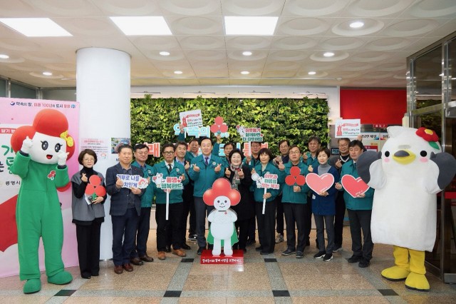 12 12. 19. - 통영시·통영시의회 사랑의 열매 달기 행사 개최 3.jpg