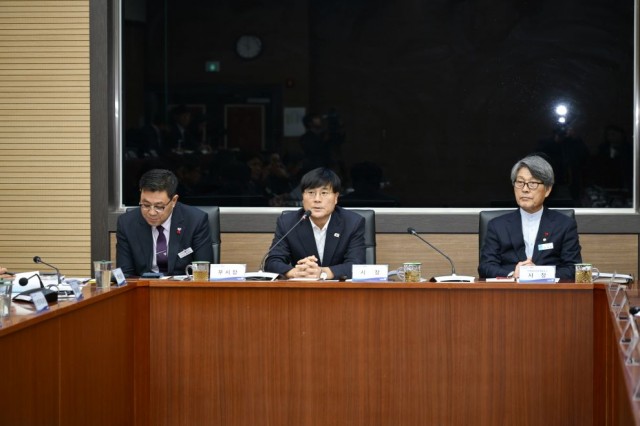 11-2. 보도사진(2025년 거제시-거제해양관광개발공사 소통간담회 개최).jpg