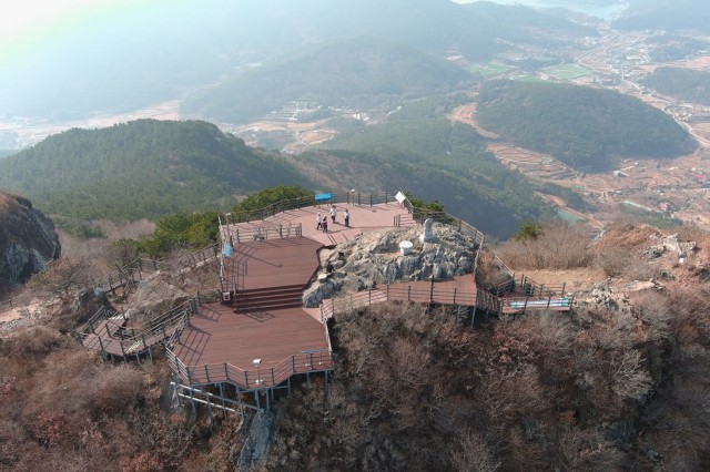 12 12. 24. - 통영 케이블카 상부역사 및 미륵산 정상구간 정비 새단장 1.jpg