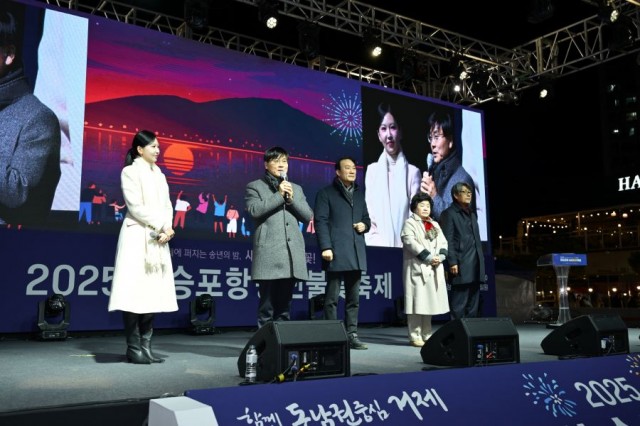 관련사진(2025년 장승포항 송년불꽃축제 성료) (1).jpg