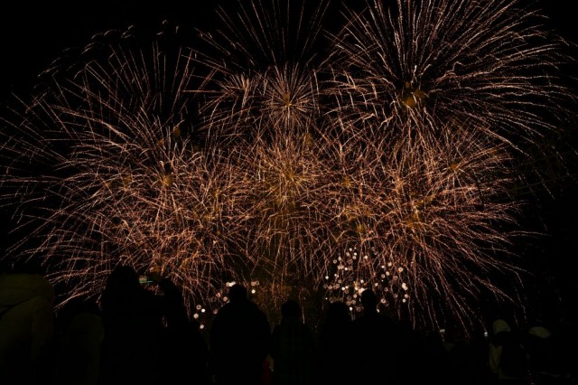 관련사진(2025년 장승포항 송년불꽃축제 성료) (2).jpg