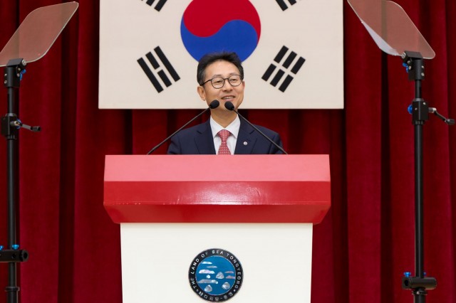 1 1. 2. - 통영시, 제26대 윤인국 부시장 취임 2.jpg