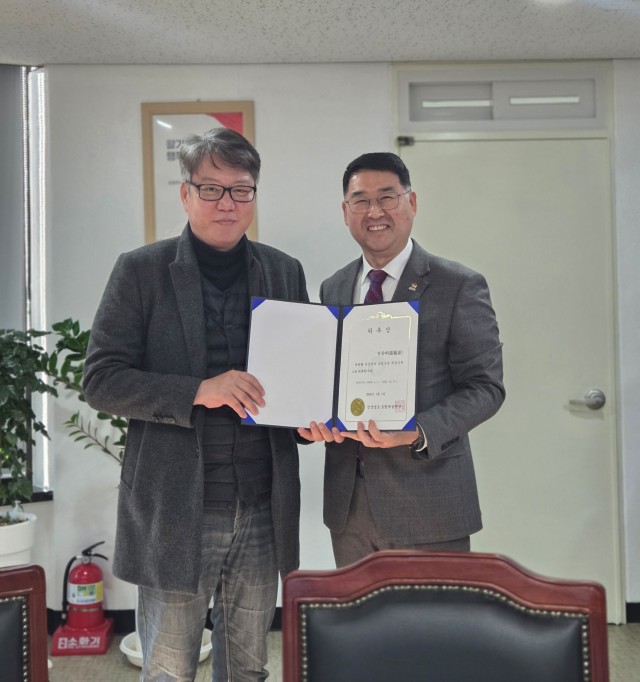 경남도립극단제3대예술감독에장봉태연출가위촉 (1).jpg