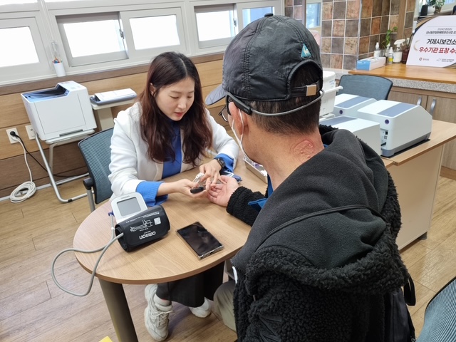 관련사진(거제시보건소， 심뇌혈관질환 상담실 운영으로 시민 건강관리 지원1).JPG