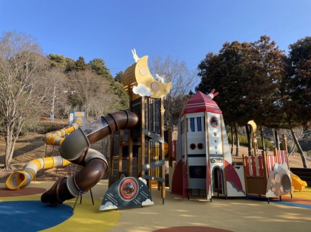 1. 28. - 통영시, 아이들 웃음소리로 물드는 이순신공원 2.jpg