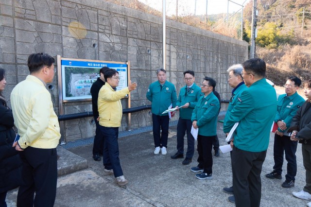 2 2. 3. - 통영시 욕지도 가뭄 극복을 위해 선제적 대응 2(현장점검).jpg