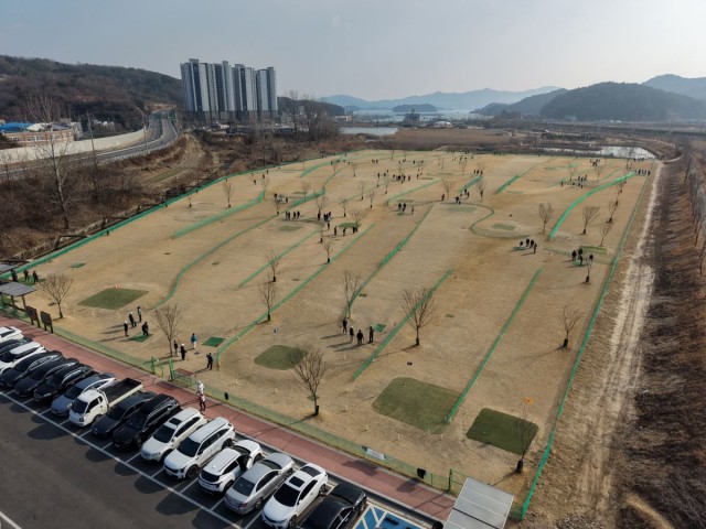 1-7 고성 파크골프장  생활체육 넘어 지역경제 견인 ‘스포츠 명소’ 부상 (1).jpg