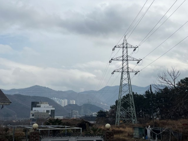 관련사진(거제시-한전, 상문동 도심 관통 송전철탑 이설 추진2).jpg