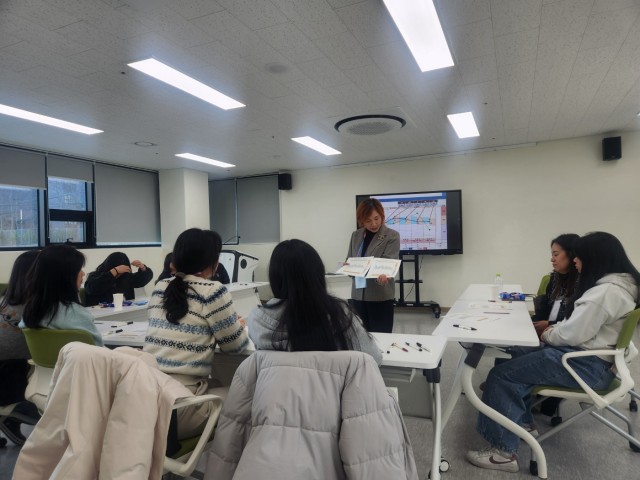 관련사진(거제시가족센터，교류분석(TA)기반 부모-자녀 관계향상 집단상담 마무리).jpg