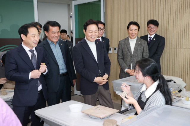 (5)설명절민생현장김해방문-장유다누림센터방문1 (5)설명절민생현장김해방문-장유다누림센터방문1.jpg