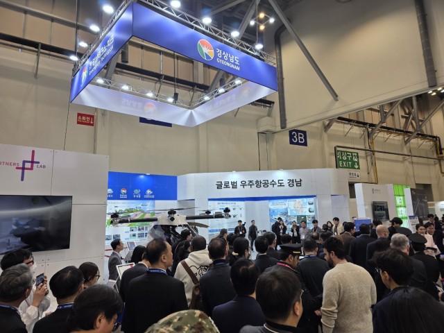 드론쇼코리아경남홍보관운영사진(2).jpg