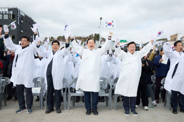 3. 3. - 우리의 하나 된 외침, 통영만세운동 기념식 거행 1.jpg