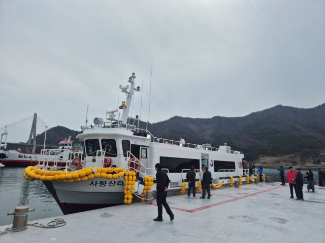 3. 6. - 통영시 “사량산타호” 안전운항 기원 행사 개최 2.jpg