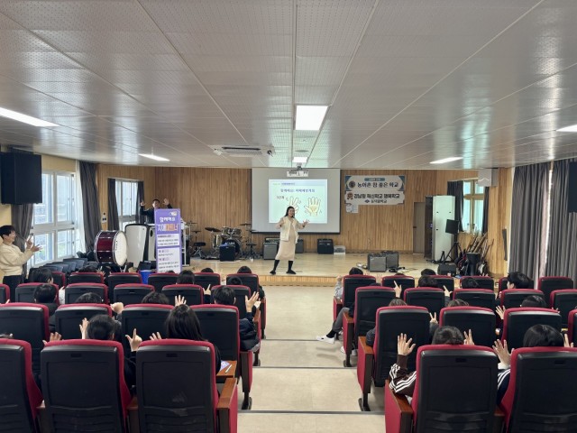 관련사진(거제시치매안심센터， 중학교 연계 치매파트너 교육 및 사생대회 실시1).jpg