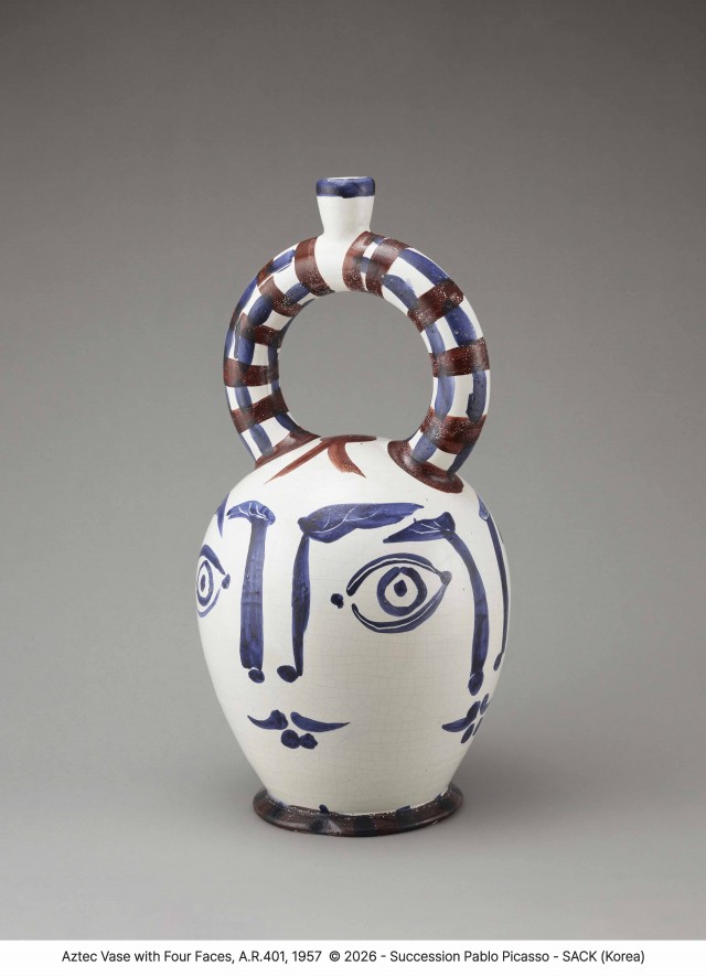 네개의얼굴이그려진아즈텍화병_A.R.401_1957_백토_화장토_파라핀_백색에나멜장식_나이프각인_55.5×25×25cm_국립현대미술관소장품.jpg