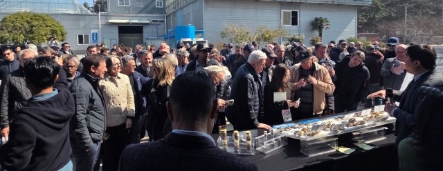 개체굴종자시설견학및시식행사(1) 개체굴종자시설견학및시식행사(1).jpg