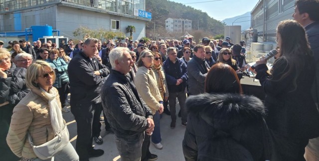 개체굴종자시설견학및시식행사(3) 개체굴종자시설견학및시식행사(3).jpg