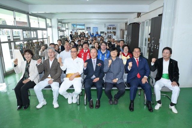 관련사진(거제시， 금무정 제23，제24회사두 이취임식 개최2).JPG