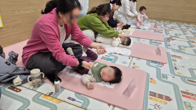 관련사진(거제시육아종합지원센터, 4월 아이맘 프로그램 및 동작·심리 치료 참여자 모집).jpg