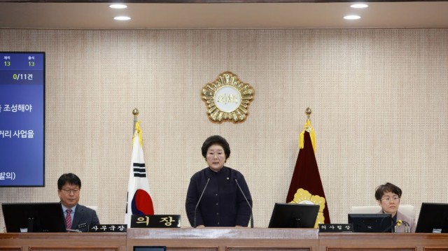 3. 25. - 제242회 통영시의회 임시회 개회 1(본회의장).JPG