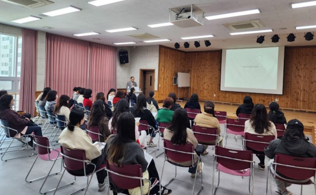 관련사진(부모교육[아이의 사회성 부모가 만든다]성료1) (1).jpg