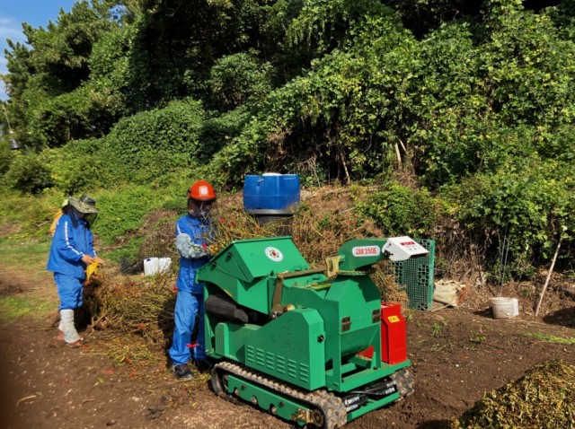 관련사진(거제시 산불재난 국가위기경보 경계 단계 발령에 따른 영농부산물 파쇄지원단 운영 강화1).jpg
