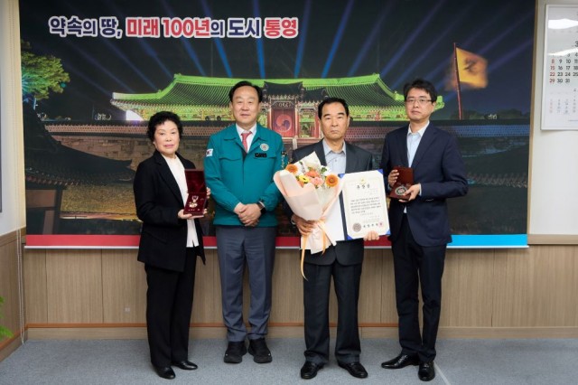 4. 1. - 통영시 화랑무공훈장 전수로 참전 유공자 예우 1.jpg