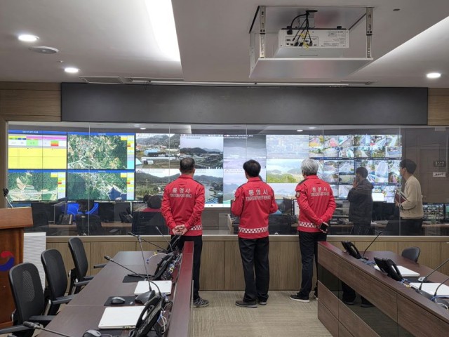 4. 3. - 통영시 산불무인감시카메라 4개소 추가 설치 2(재난상황실 CCTV연계점검).jpg