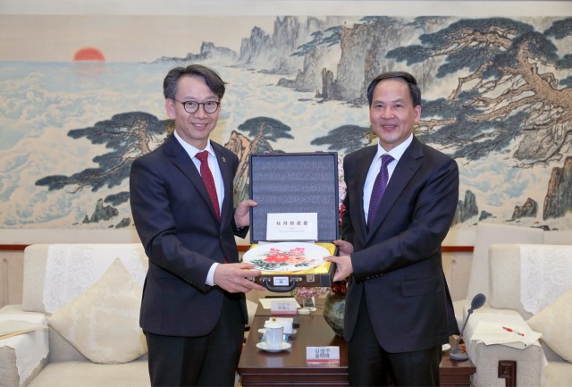 원놘산둥성부성장면담사진(1) 원놘산둥성부성장면담사진(1).jpg