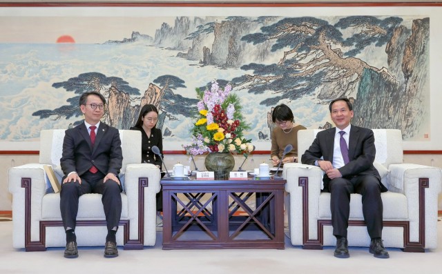 원놘산둥성부성장면담사진(2) 원놘산둥성부성장면담사진(2).jpg