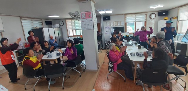 관련사진(치매안심마을-환자도 가족도 지역주민이 보듬어요1) 관련사진(치매안심마을-환자도 가족도 지역주민이 보듬어요1).jpg