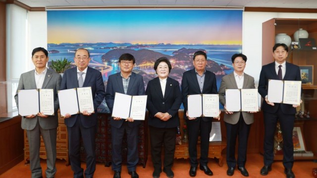 4. 8. - 통영시의회 2025회계연도 결산검사위원 위촉.JPG