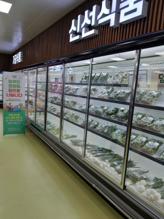 관련사진(거제시, 농부의 땀방울 덤으로 나눕니다. 로컬푸드 상생 행사 확대 시행2).jpg