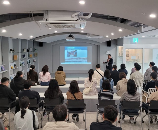 4. 22. - 통영시 신규임용공무원 ‘우리 시 바로알기 및 행정역량 강화교육’ 실시 1(박경리 기념관).jpg